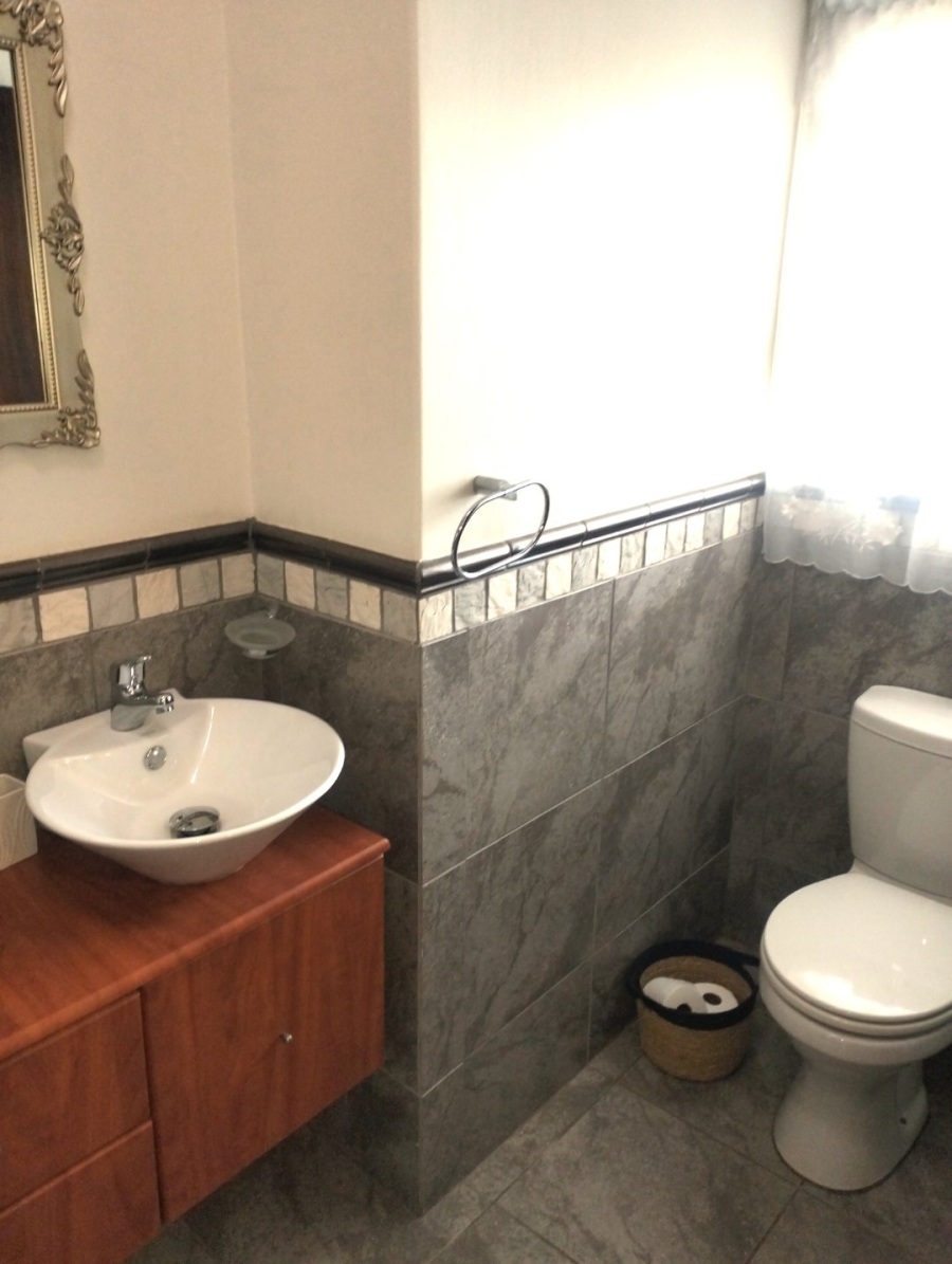 To Let 4 Bedroom Property for Rent in Outeniqua Strand Western Cape